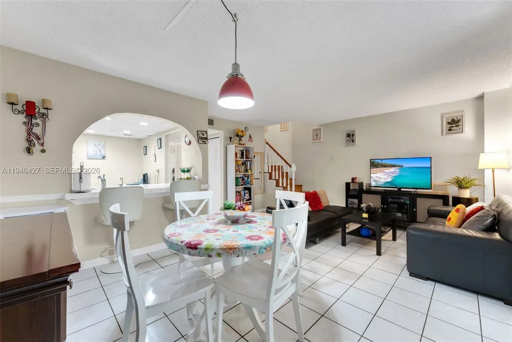 9050 NW 28th St, Coral Springs, FL 33065