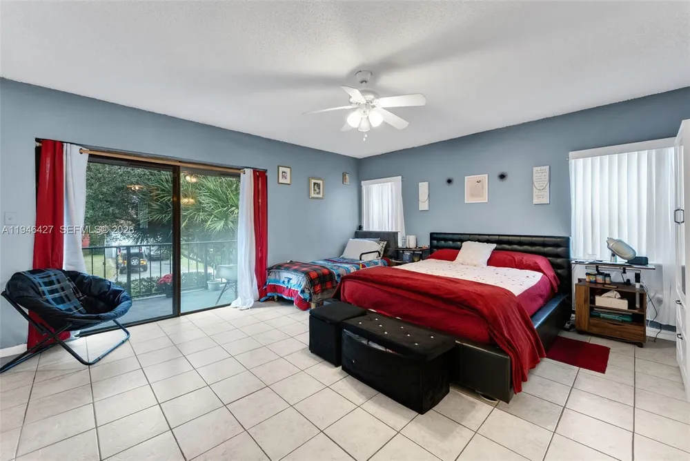 9050 NW 28th St, Coral Springs, FL 33065