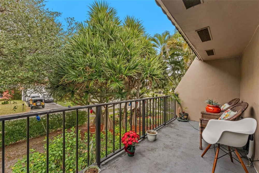 9050 NW 28th St, Coral Springs, FL 33065