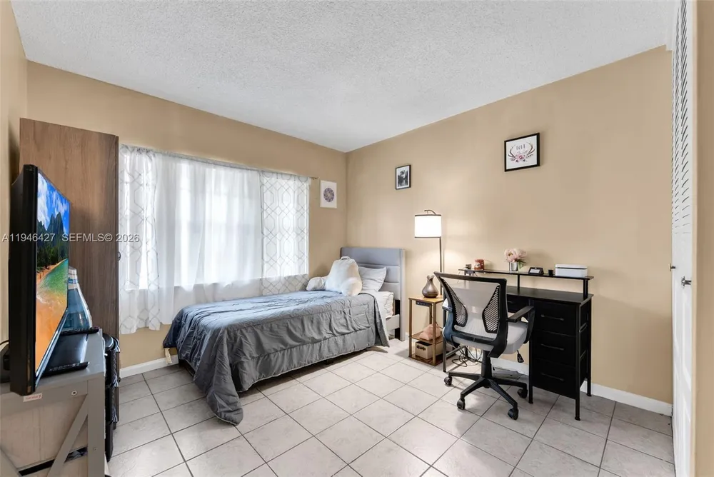 9050 NW 28th St, Coral Springs, FL 33065