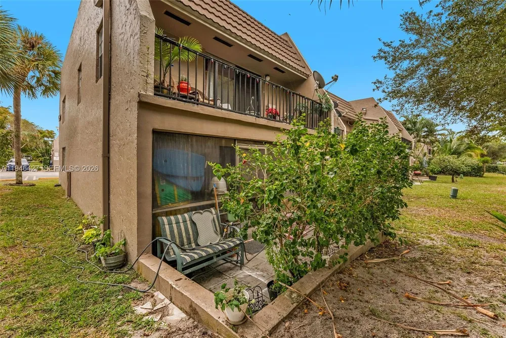 9050 NW 28th St, Coral Springs, FL 33065
