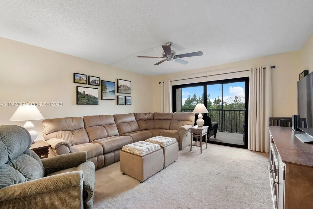 2200 S Cypress Bend Dr, Pompano Beach, FL 33069