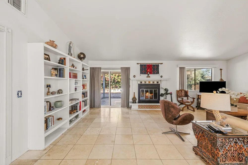 76896 California Dr, Palm Desert, CA 92211