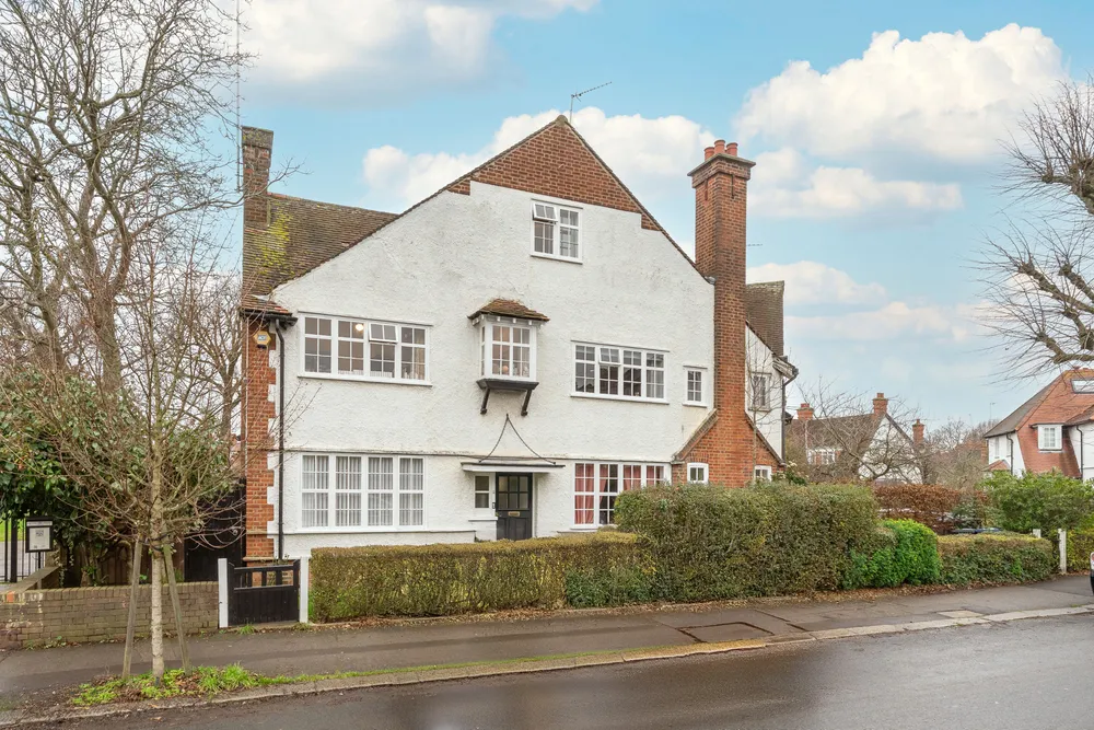 Pitshanger Lane, Ealing, W5