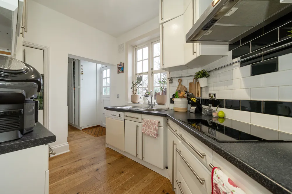 Pitshanger Lane, Ealing, W5