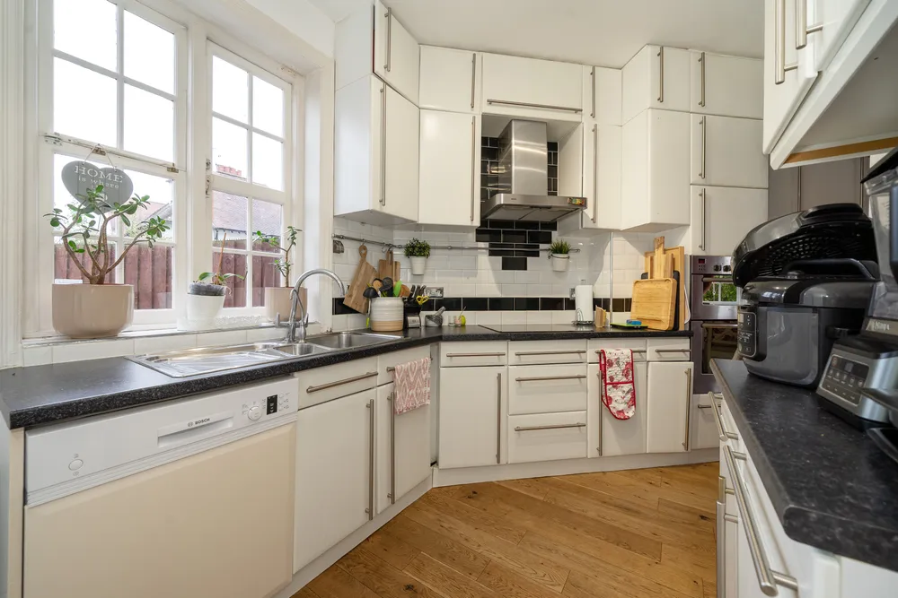 Pitshanger Lane, Ealing, W5