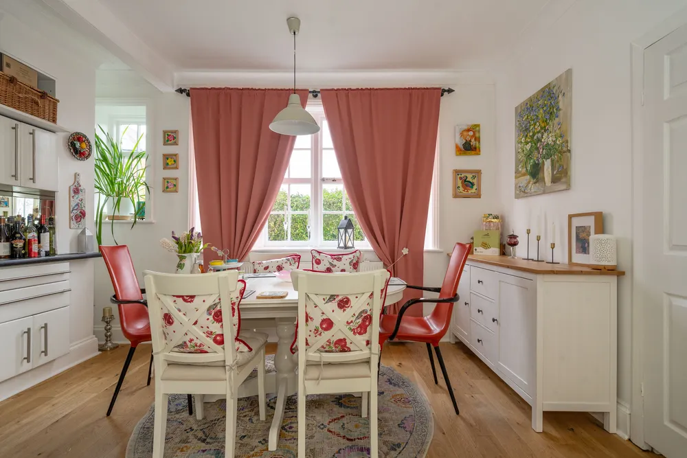 Pitshanger Lane, Ealing, W5