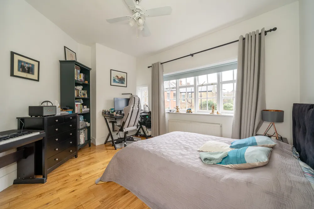 Pitshanger Lane, Ealing, W5