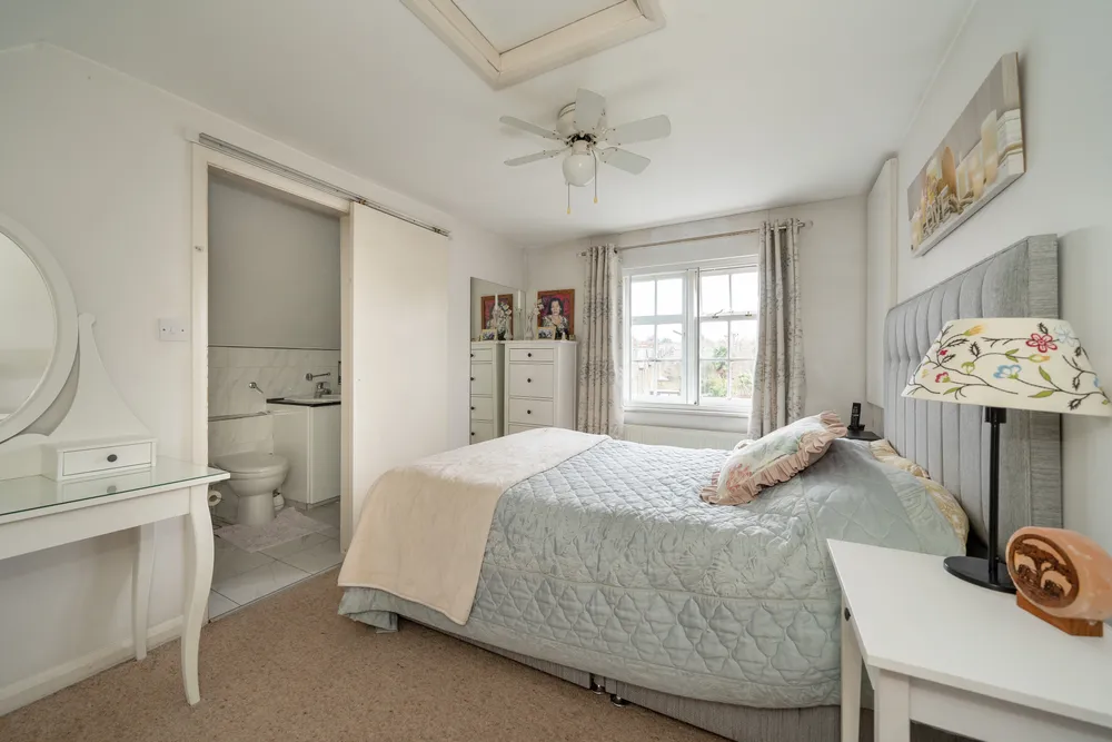 Pitshanger Lane, Ealing, W5