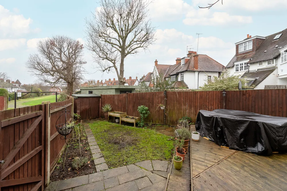 Pitshanger Lane, Ealing, W5