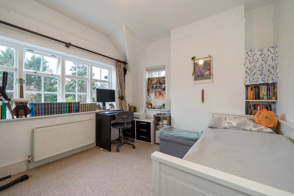 Pitshanger Lane, Ealing, W5