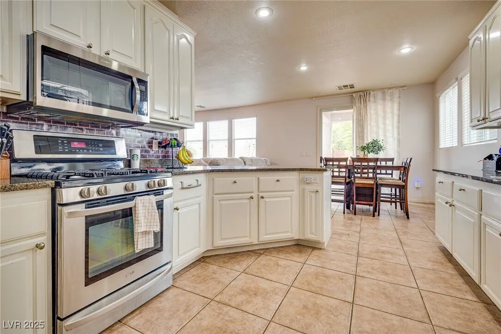 3716 Honey Crest Dr, Las Vegas, NV 89135