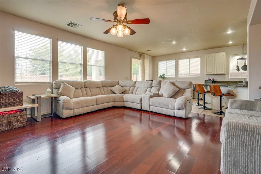 3716 Honey Crest Dr, Las Vegas, NV 89135
