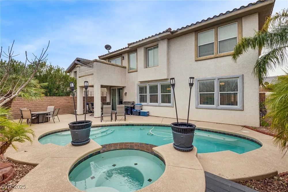 3716 Honey Crest Dr, Las Vegas, NV 89135
