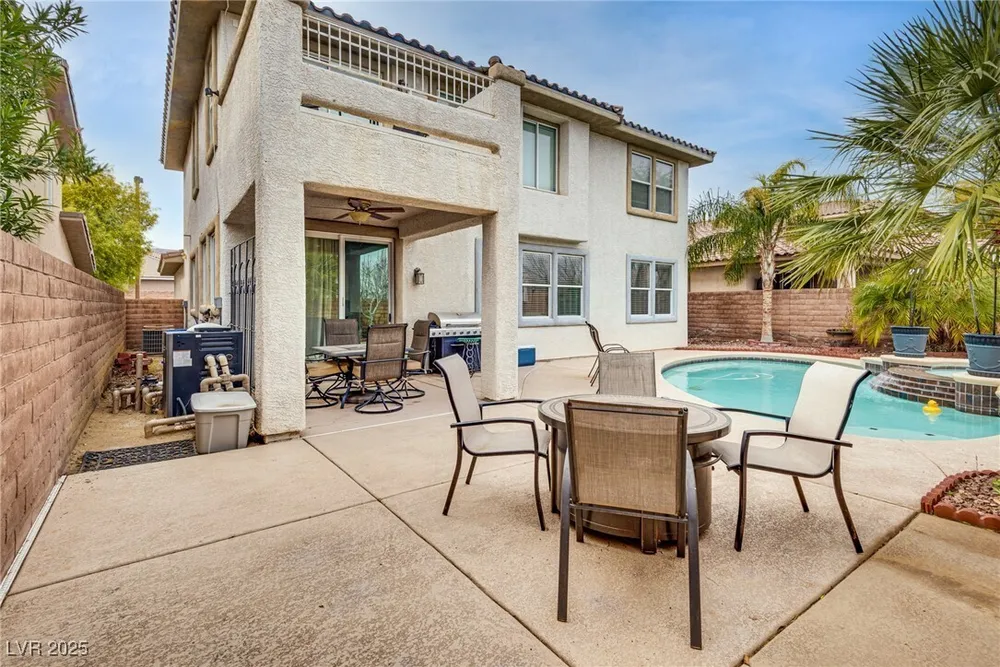3716 Honey Crest Dr, Las Vegas, NV 89135