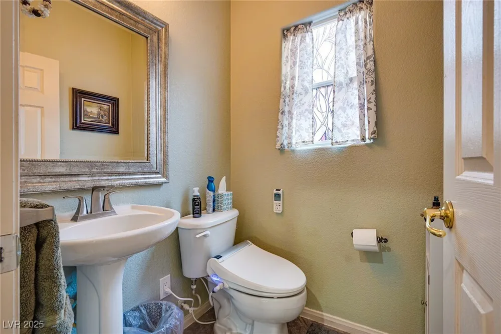 3716 Honey Crest Dr, Las Vegas, NV 89135