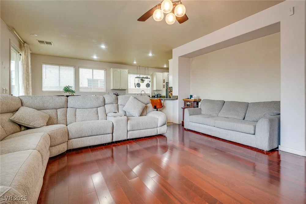 3716 Honey Crest Dr, Las Vegas, NV 89135