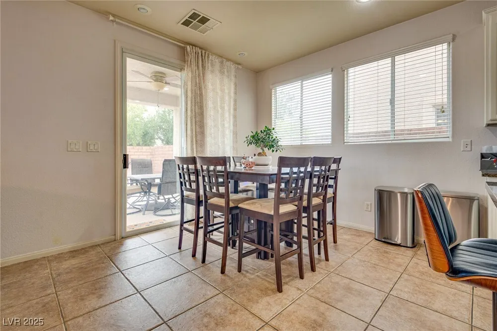 3716 Honey Crest Dr, Las Vegas, NV 89135