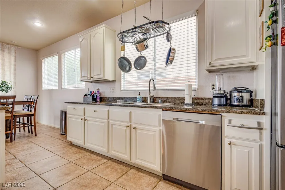 3716 Honey Crest Dr, Las Vegas, NV 89135