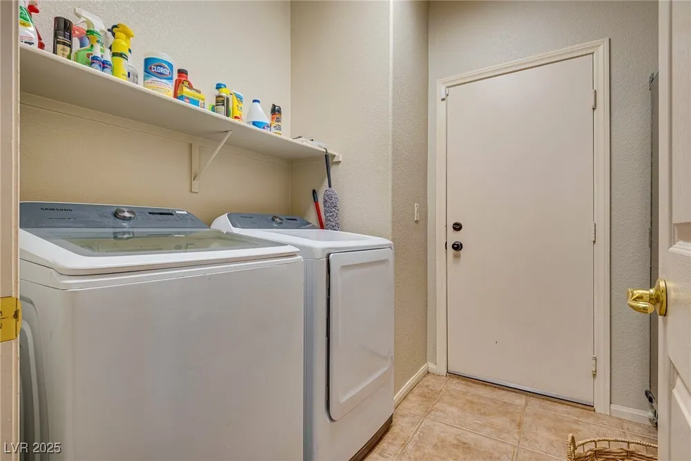 3716 Honey Crest Dr, Las Vegas, NV 89135