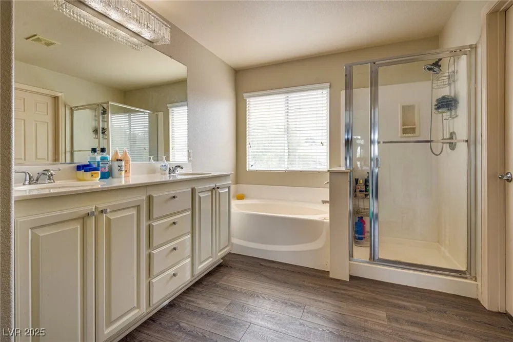 3716 Honey Crest Dr, Las Vegas, NV 89135