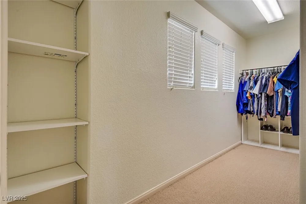 3716 Honey Crest Dr, Las Vegas, NV 89135
