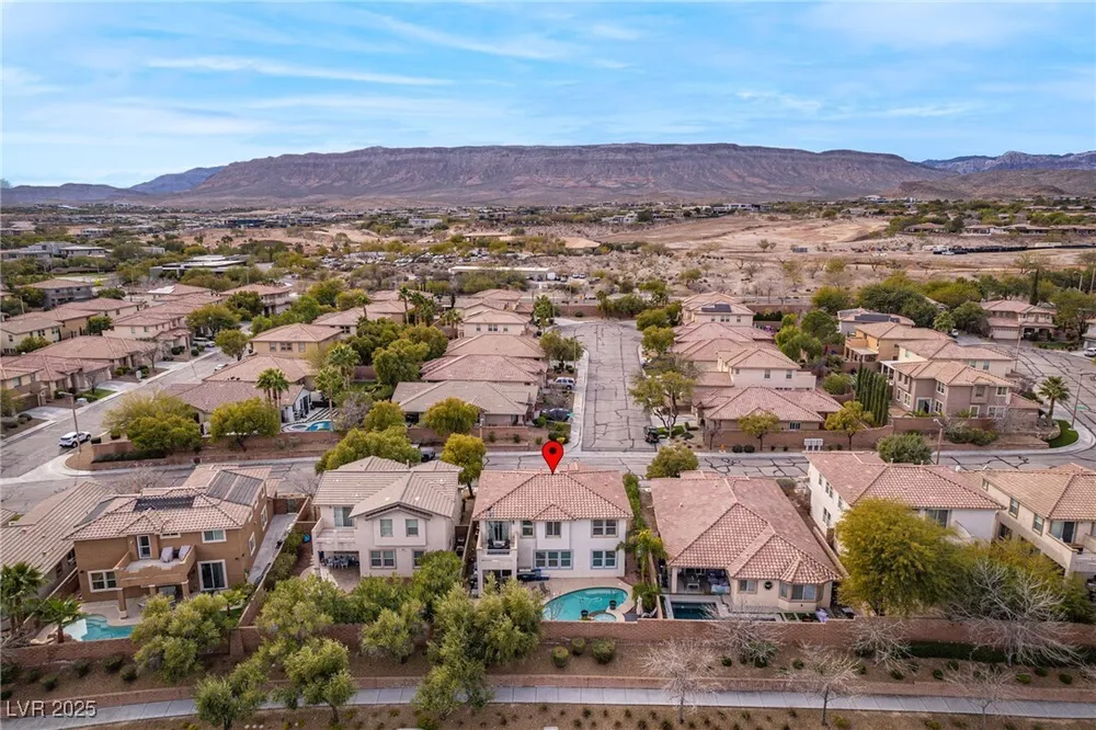 3716 Honey Crest Dr, Las Vegas, NV 89135
