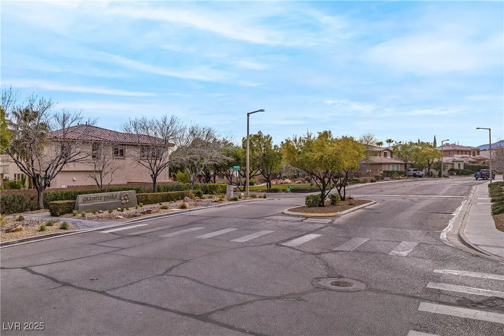 3716 Honey Crest Dr, Las Vegas, NV 89135