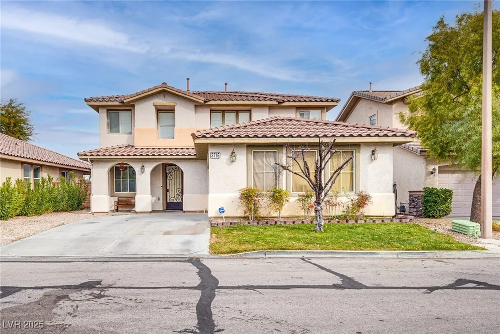 3716 Honey Crest Dr, Las Vegas, NV 89135