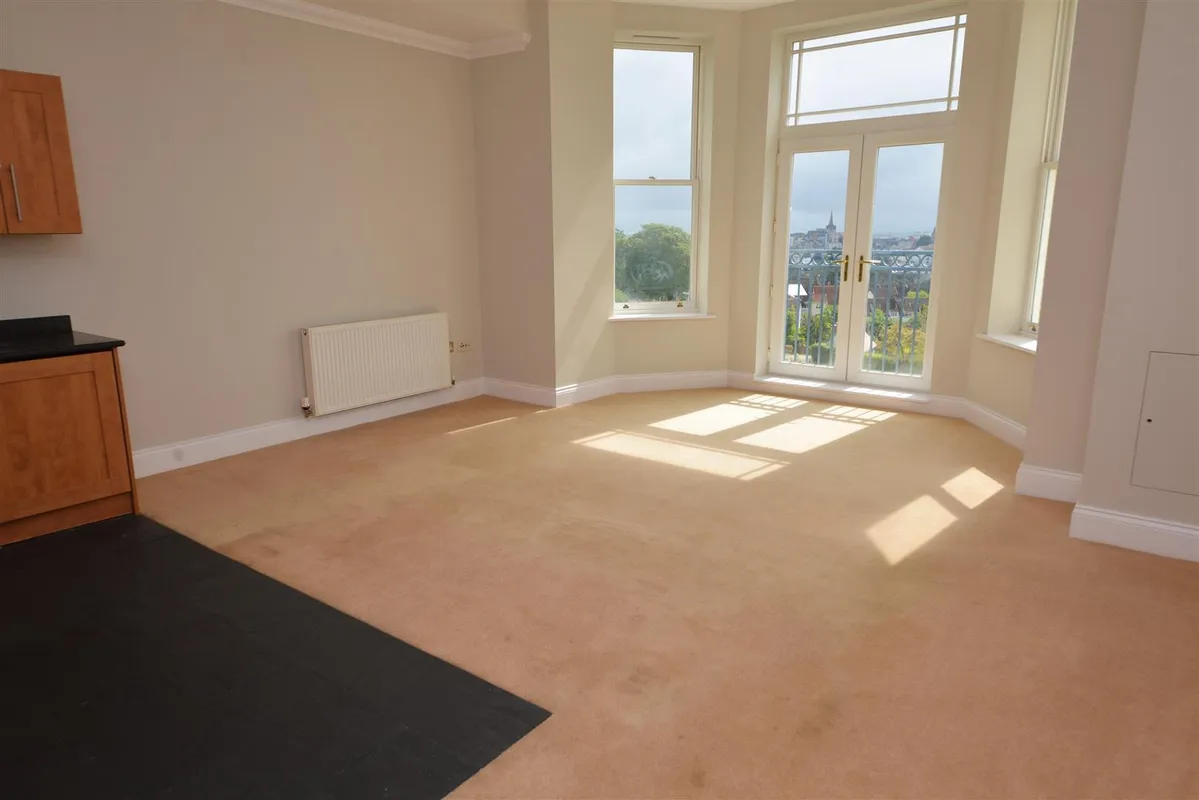 Bryn Y Mor, Tenby - Apartment with Parking & Pool/Spa/Gym Access