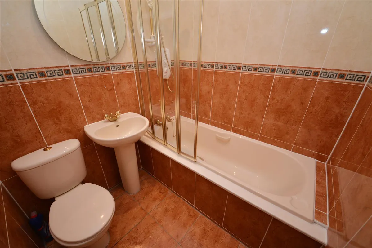 Bryn Y Mor, Tenby - Apartment with Parking & Pool/Spa/Gym Access