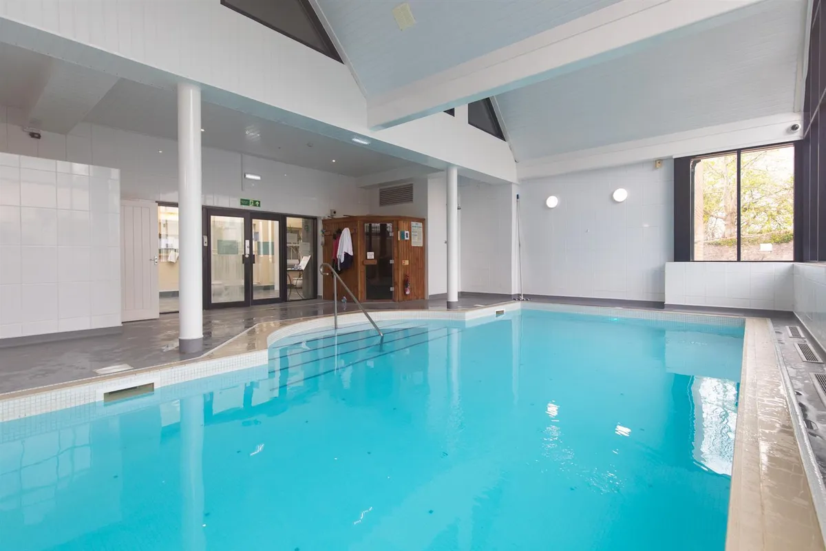 Bryn Y Mor, Tenby - Apartment with Parking & Pool/Spa/Gym Access