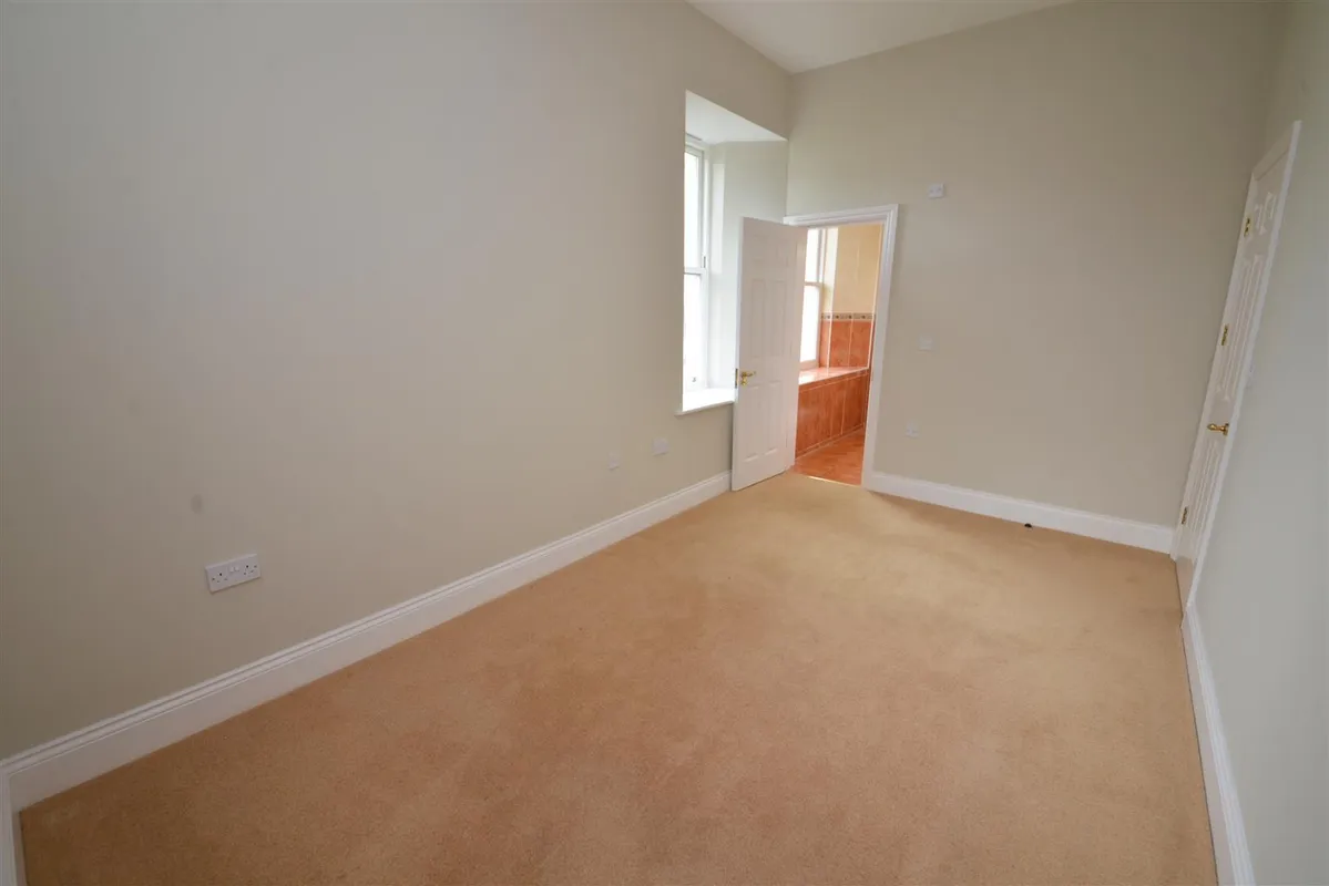 Bryn Y Mor, Tenby - Apartment with Parking & Pool/Spa/Gym Access