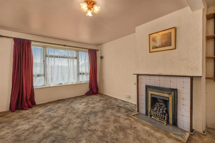 Property carousel image 3
