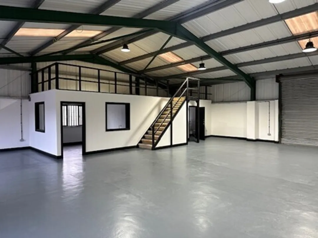 https://mr0.homeflow-assets.co.uk/files/photo/image/46604/0387/_x_/af0d7e28-ae1e-4125-a154-a4c7c90ca079_web.jpg