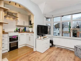 Maytree Crescent, Watford photo