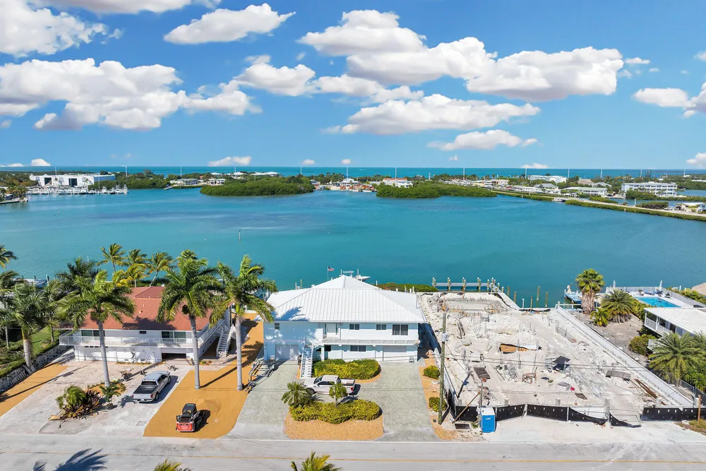 900 Shelter Bay Dr, Key Colony Beach, FL 33051
