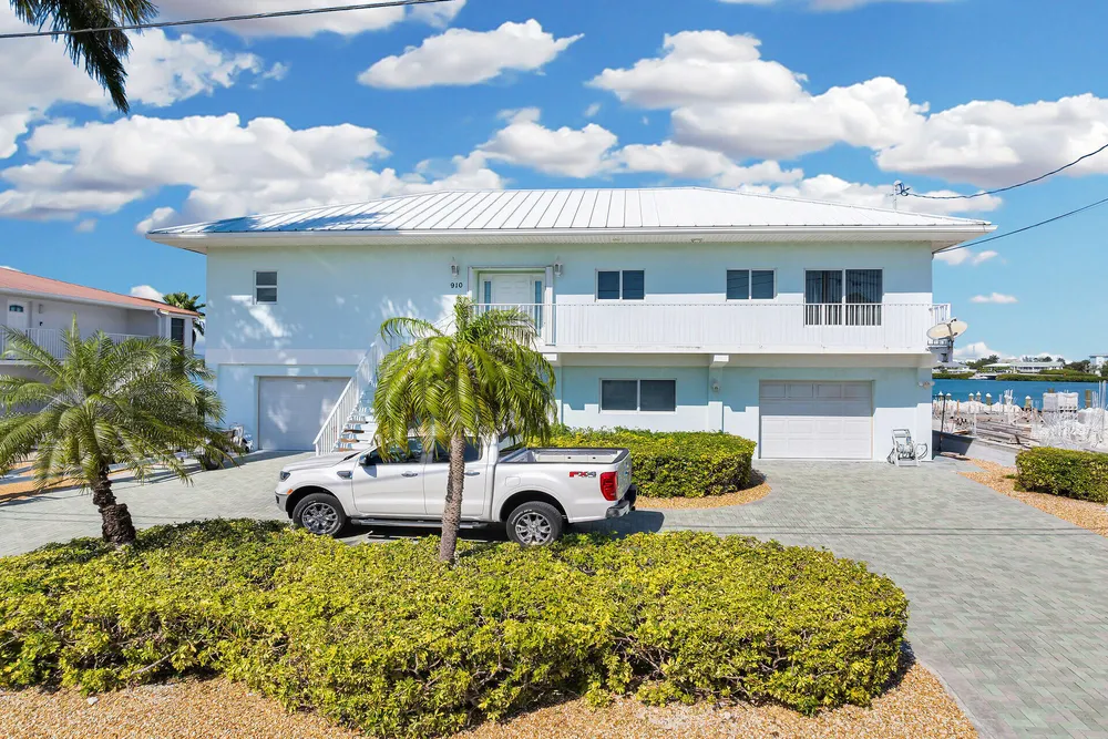 900 Shelter Bay Dr, Key Colony Beach, FL 33051