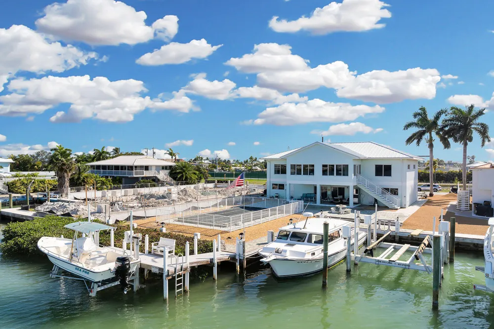 900 Shelter Bay Dr, Key Colony Beach, FL 33051