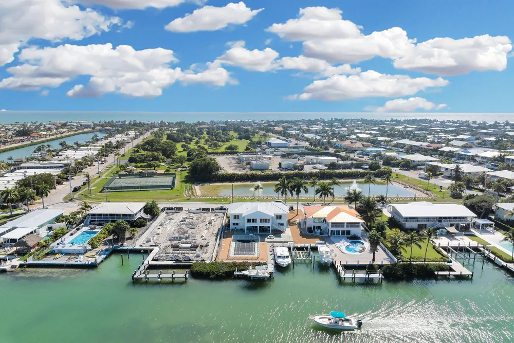 900 Shelter Bay Dr, Key Colony Beach, FL 33051