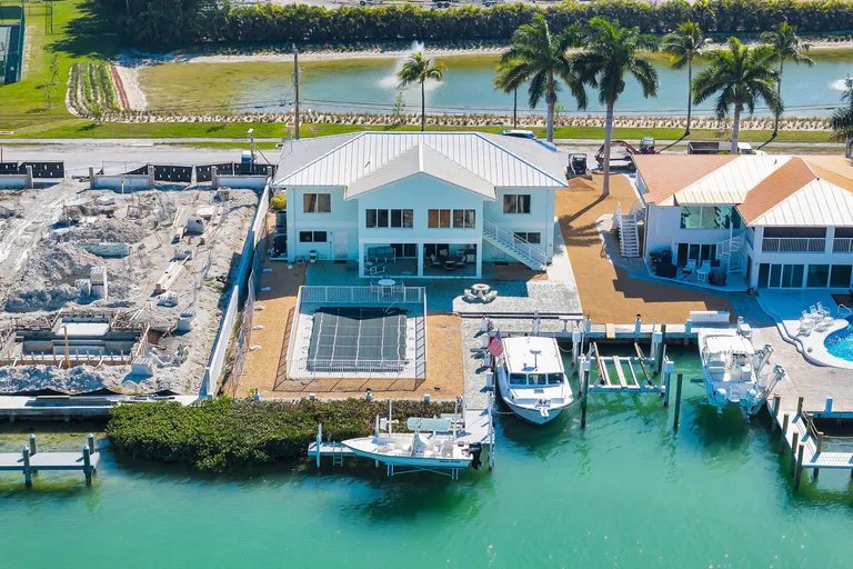 900 Shelter Bay Dr, Key Colony Beach, FL 33051