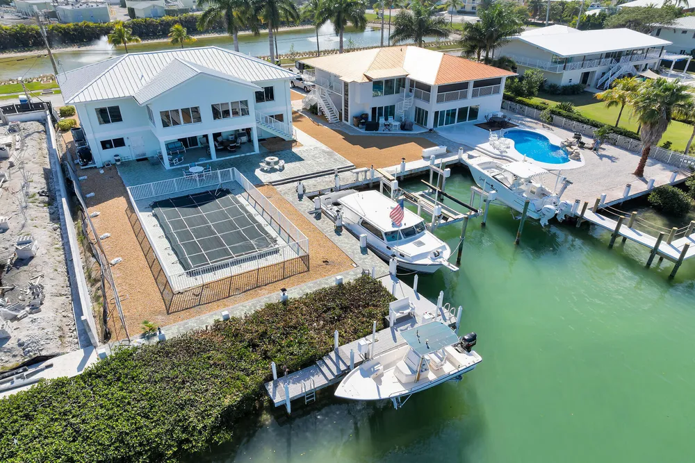 900 Shelter Bay Dr, Key Colony Beach, FL 33051