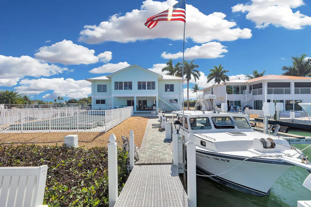 900 Shelter Bay Dr, Key Colony Beach, FL 33051