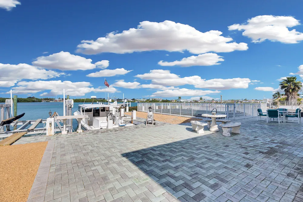 900 Shelter Bay Dr, Key Colony Beach, FL 33051