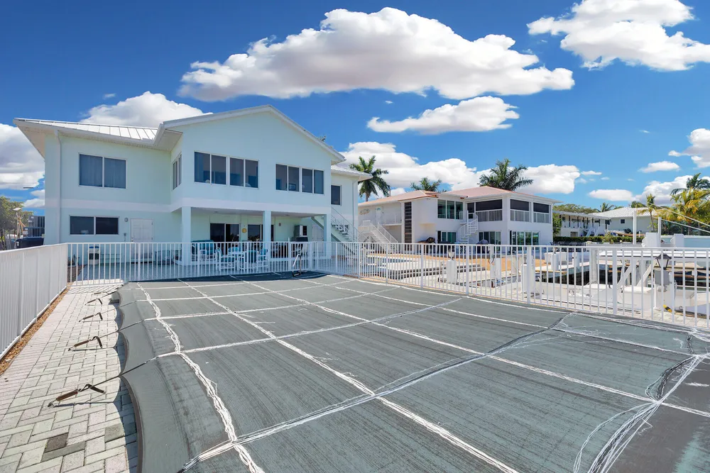900 Shelter Bay Dr, Key Colony Beach, FL 33051