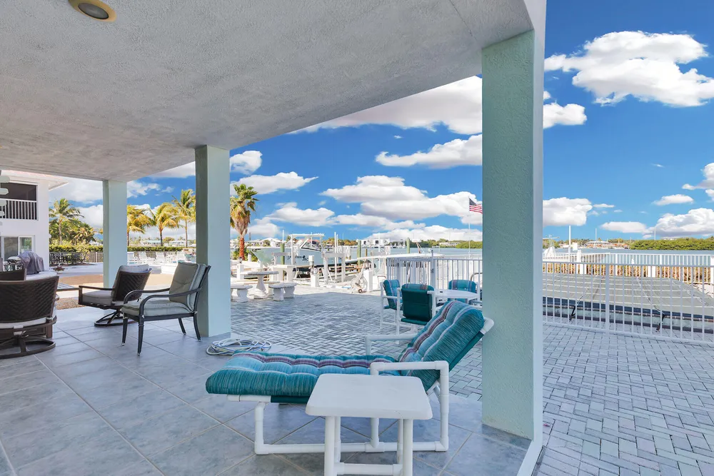 900 Shelter Bay Dr, Key Colony Beach, FL 33051