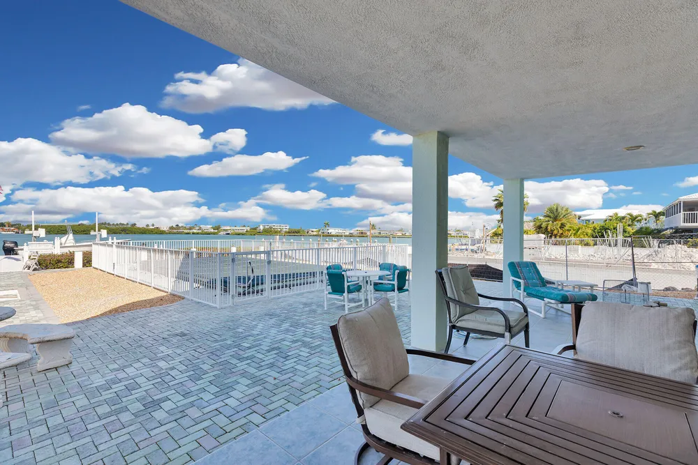 900 Shelter Bay Dr, Key Colony Beach, FL 33051