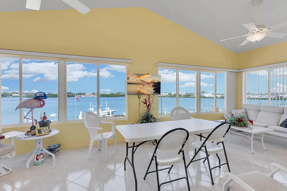 900 Shelter Bay Dr, Key Colony Beach, FL 33051
