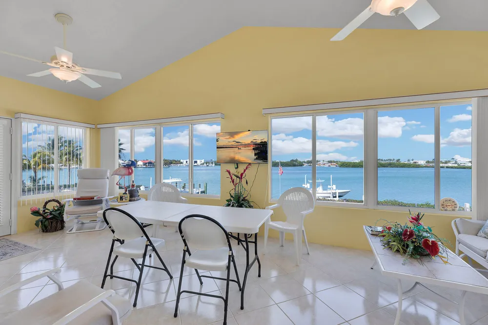 900 Shelter Bay Dr, Key Colony Beach, FL 33051