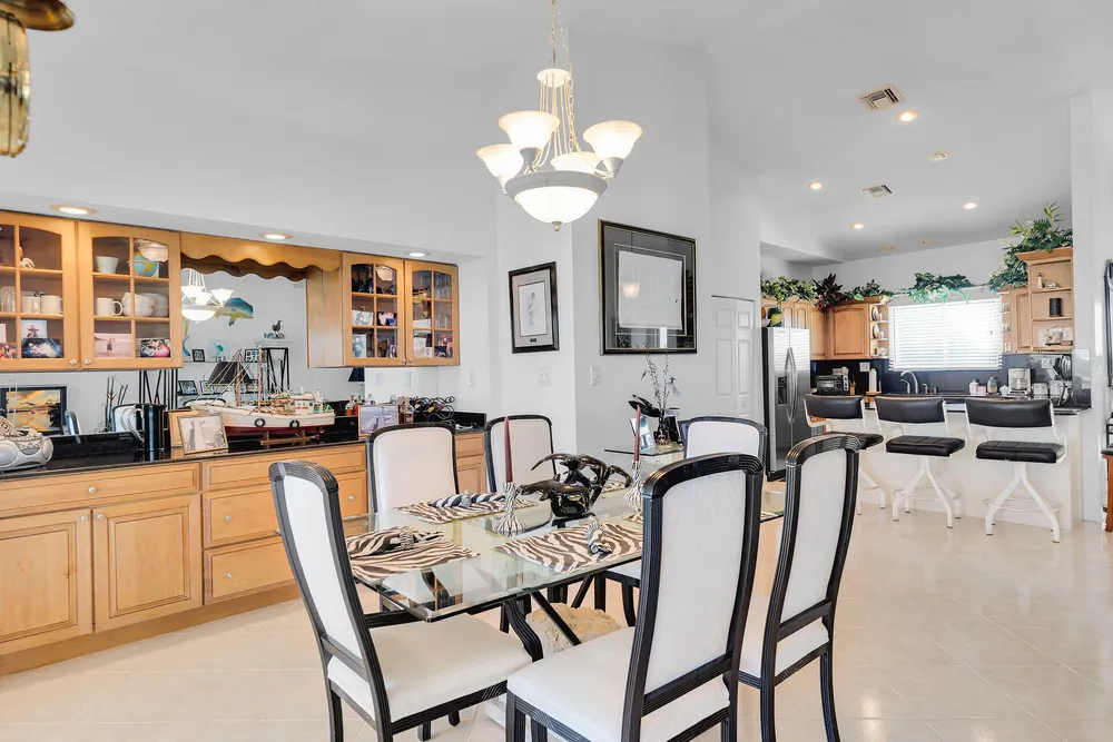 900 Shelter Bay Dr, Key Colony Beach, FL 33051